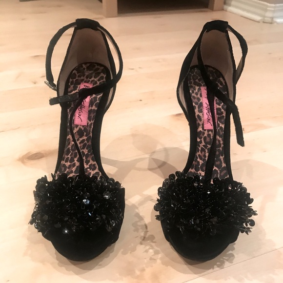 *Like New* Betsey Johnson Black Velvet Sandals - Picture 3 of 5
